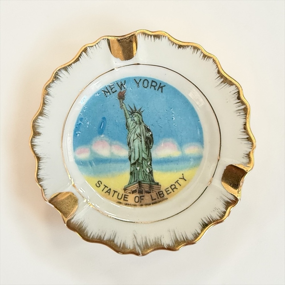 Vintage NYC Statue of Liberty Souvenir Ashtray Porcelain 22K Gold Trim